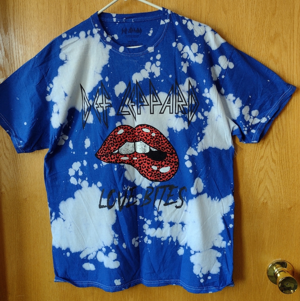 NWOT - Def Leppard Love Bites T-shirt Size L
